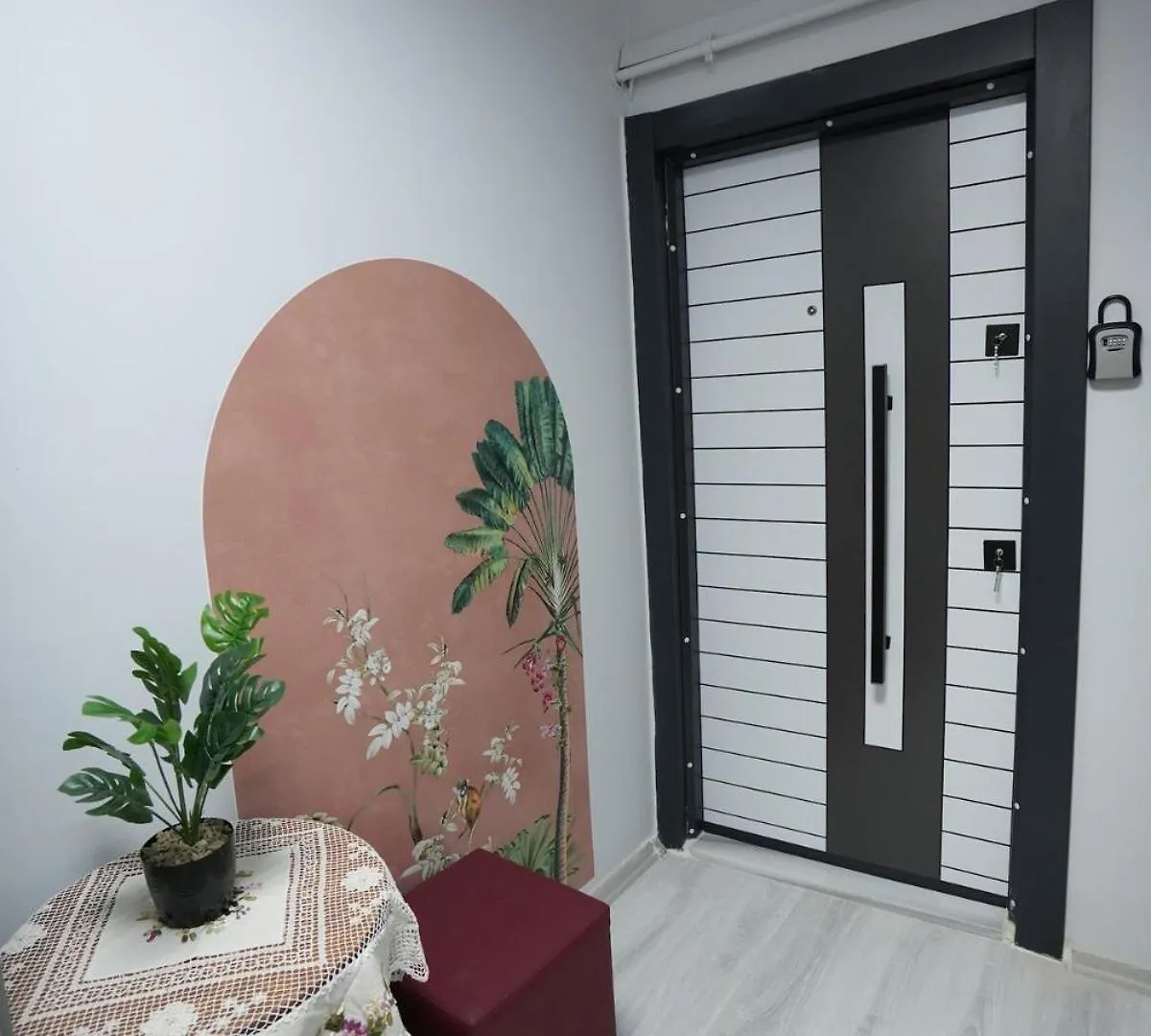 Appartement 1Min To Tram Stop With Elevator, Modern,Spacious Istanboel Turkije