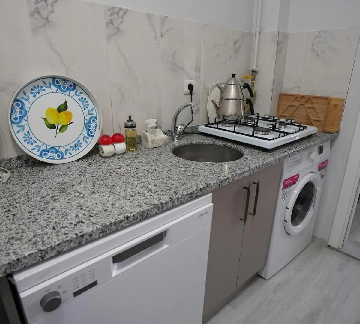 1Min To Tram Stop With Elevator, Modern,Spacious Istanbul 0*,  Turkey