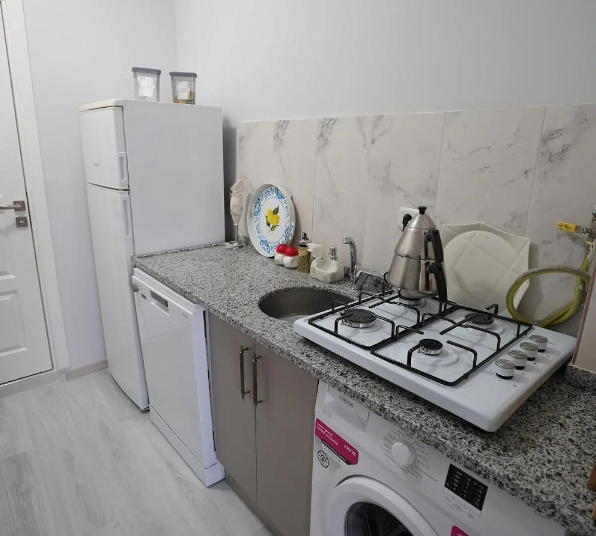 公寓 1Min To Tram Stop With Elevator, Modern,Spacious 伊斯坦布尔